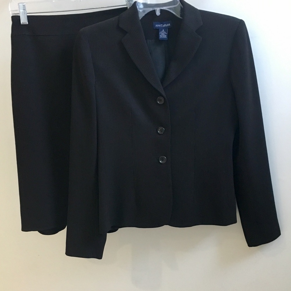 ⭐️ Ann Taylor Skirt Suit - Size 2 - EUC!